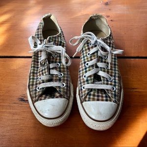 PLAID CONVERSE ALL STARS - size 6